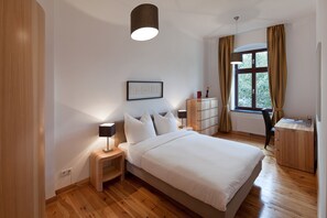 Keyless Easy Entry 24/7 - Superior 2 Bedroom Apartment | Premium bedding, individually decorated, desk, blackout drapes