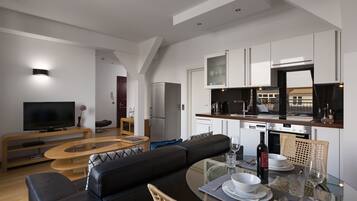 Keyless Easy Entry 24/7 - Deluxe 1 Bedroom Apartment | In-room dining