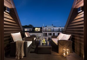 Keyless Easy Entry 24/7 - Deluxe 2 Bedroom Apartment | Balcony