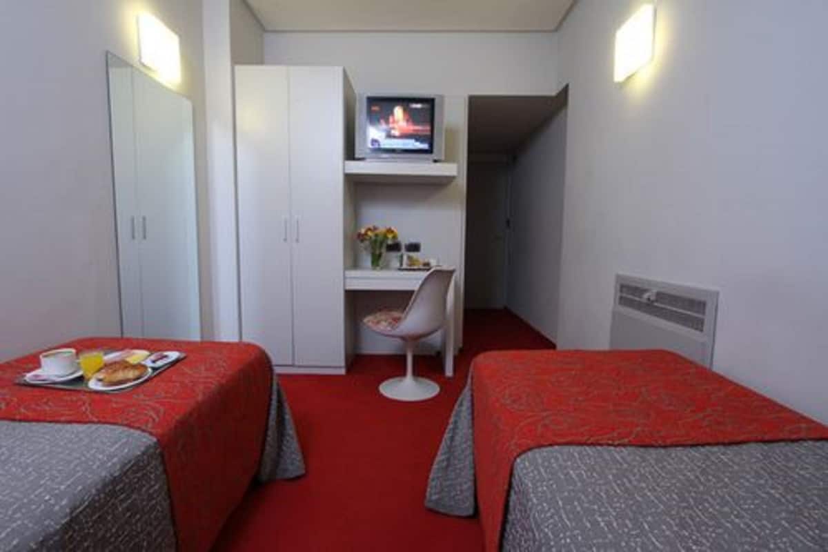 Standard Double Room | In-room safe, desk