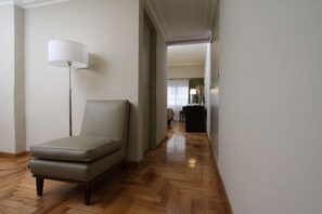 21-inch TV with cable channels - Victory Hotel (Buenos Aires)