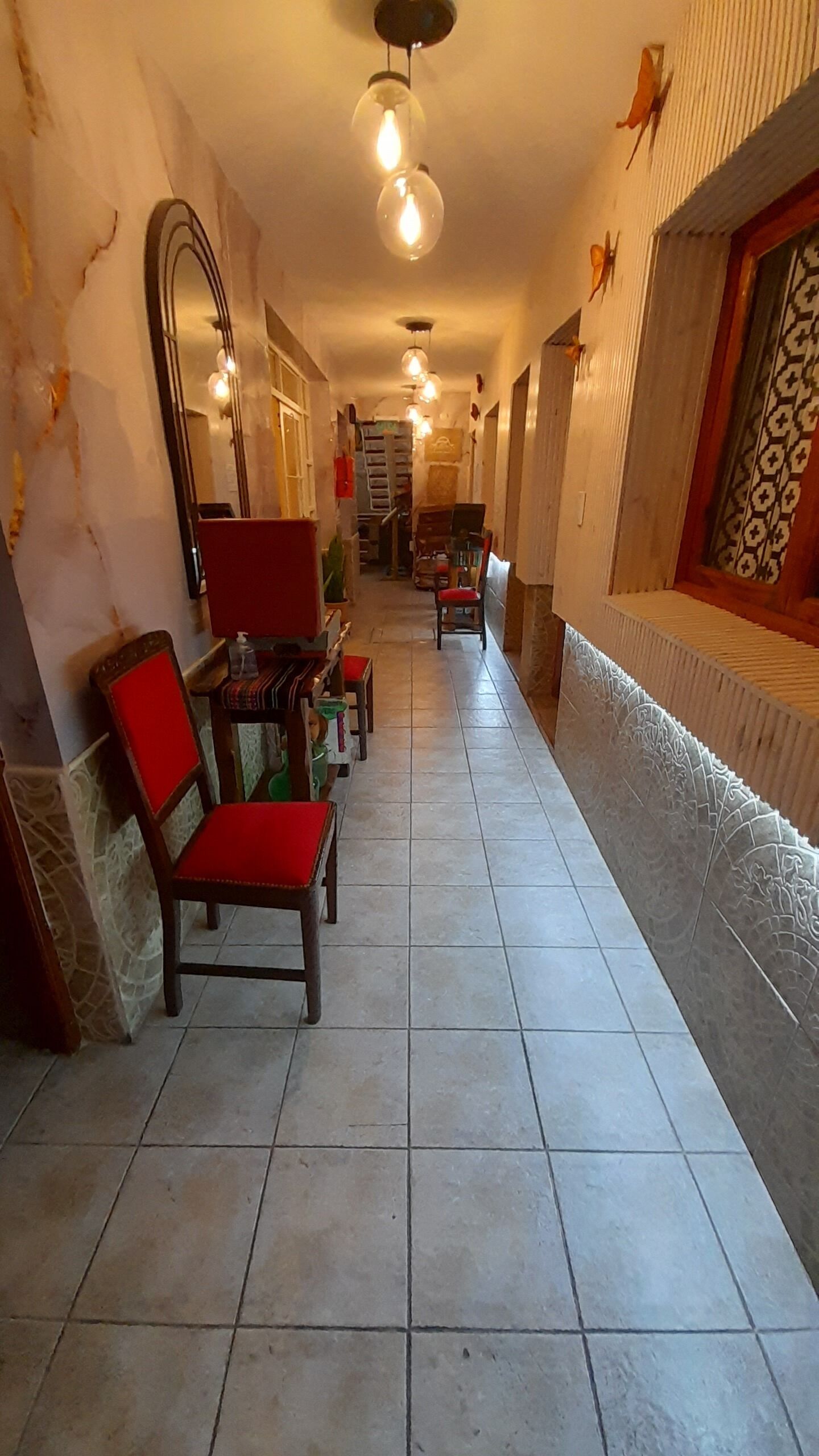 Télévision de 24 pouces avec chaînes par câble, console de jeux vidéo