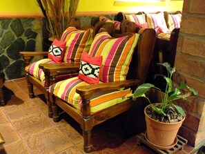 Lobby lounge
