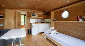La Toue Cabanée au mouillage | Living area | Ping pong - Le Village des Monédières - Slowmoov (Chamberet)