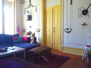 Living area - Refuge in Santa Marta Hostel (Lisbon)