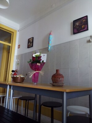Family dining - Refuge in Santa Marta Hostel (Lisbon)