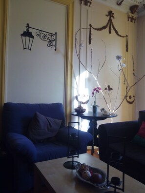 Lobby sitting area - Refuge in Santa Marta Hostel (Lisbon)