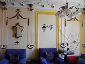 Living area - Refuge in Santa Marta Hostel (Lisbon)
