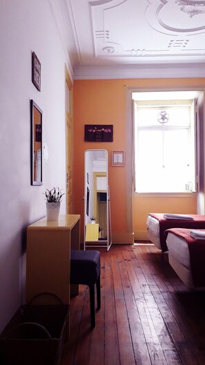 Down duvets, iron/ironing board, free WiFi - Refuge in Santa Marta Hostel (Lisbon)