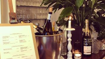 Lunch and dinner served, alfresco dining