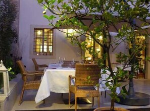 Lunch and dinner served - Locanda Lo Scudo (Soave)