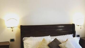 Minibar, in-room safe, desk, free WiFi