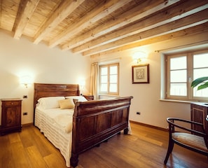 Minibar, in-room safe, desk, free WiFi - Locanda Lo Scudo (Soave)