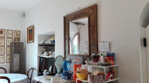 Free buffet breakfast 