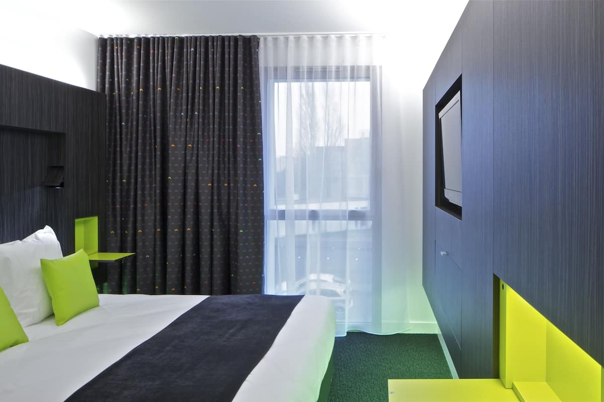 family triple room, 2 bathrooms | premium bedding, individually decorated, individually furnished, desk