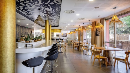 Bar (en la propiedad). Akena Nantes Atlantis