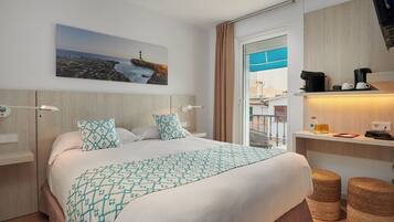 Doppelzimmer, Terrasse | Daunenbettdecken, Zimmersafe, Schreibtisch, kostenloses WLAN