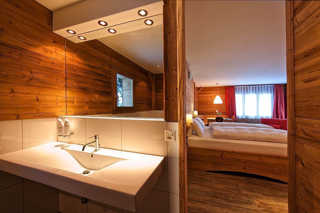 premium bedding, pillow-top beds, in-room safe, desk