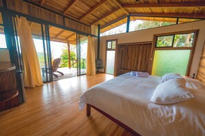 Comfort Studio Suite | Down duvets, in-room safe, individually decorated, soundproofing - Hotel Mystica (Santa Rosa)