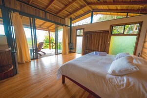 Suíte estúdio conforto | Edredons de pluma, cofres nos quartos, individualmente decorados