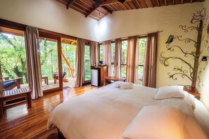 Habitación (Jungle) | Edredones de plumas, caja fuerte, decoración individual