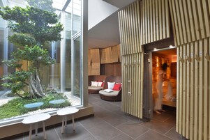 Couples treatment rooms, sauna, hot tub, hot springs, Turkish bath