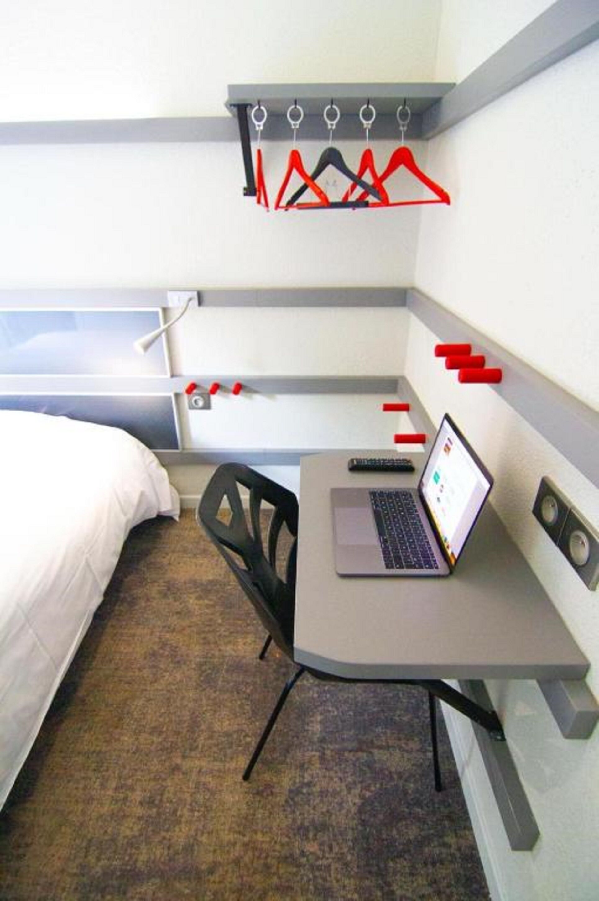 Photo - Kyriad direct Trappes