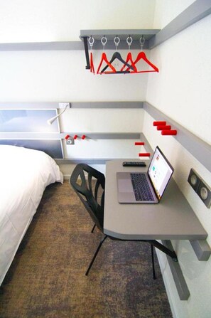 Double Room | Desk, blackout drapes, free cribs/infant beds, rollaway beds - Enzo Trappes by Kyriad Direct (Trappes)