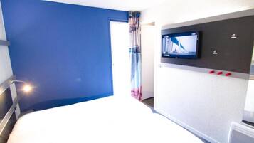 Standard Room, 2 Single Beds | Desk, blackout curtains, free cots/infant beds, rollaway beds