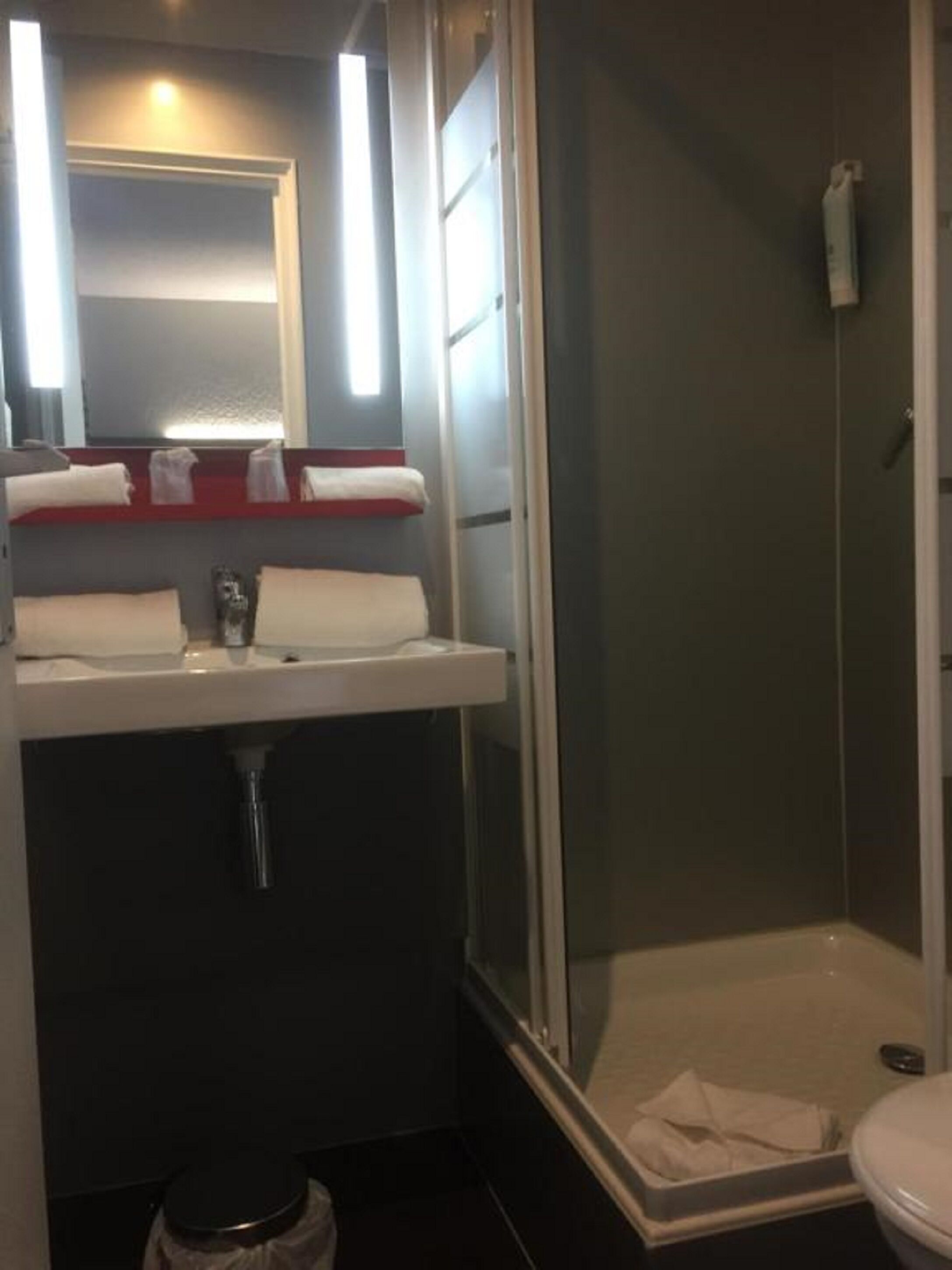 Photo - Kyriad direct Trappes