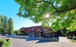 المنشأة من الخارج