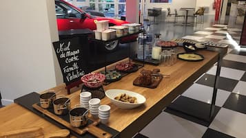Café da manhã com buffet todos os dias mediante uma taxa