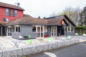 Exterior - Enzo Trappes by Kyriad Direct (Trappes)