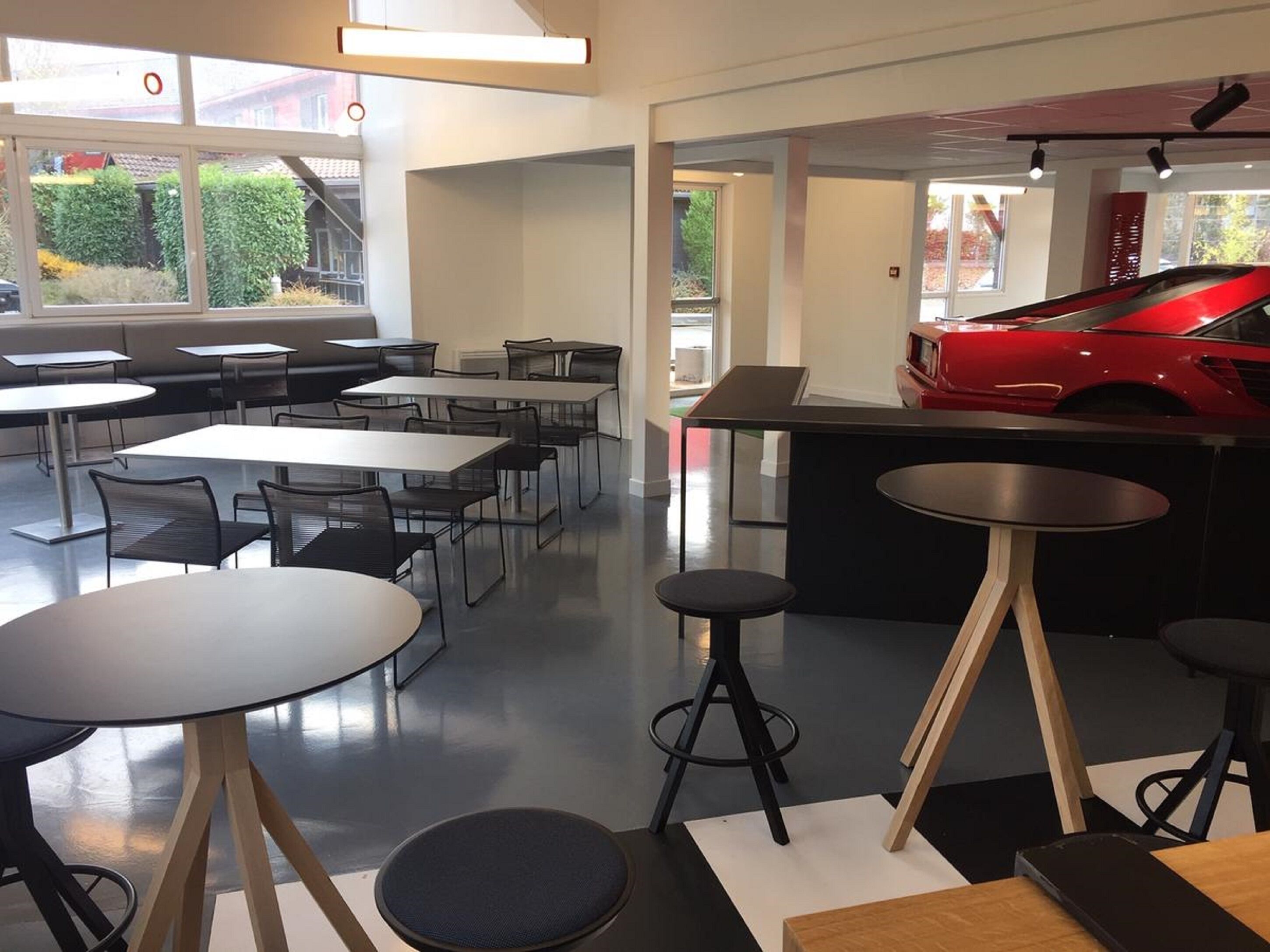 供應早餐、午餐和晚餐，法國料理