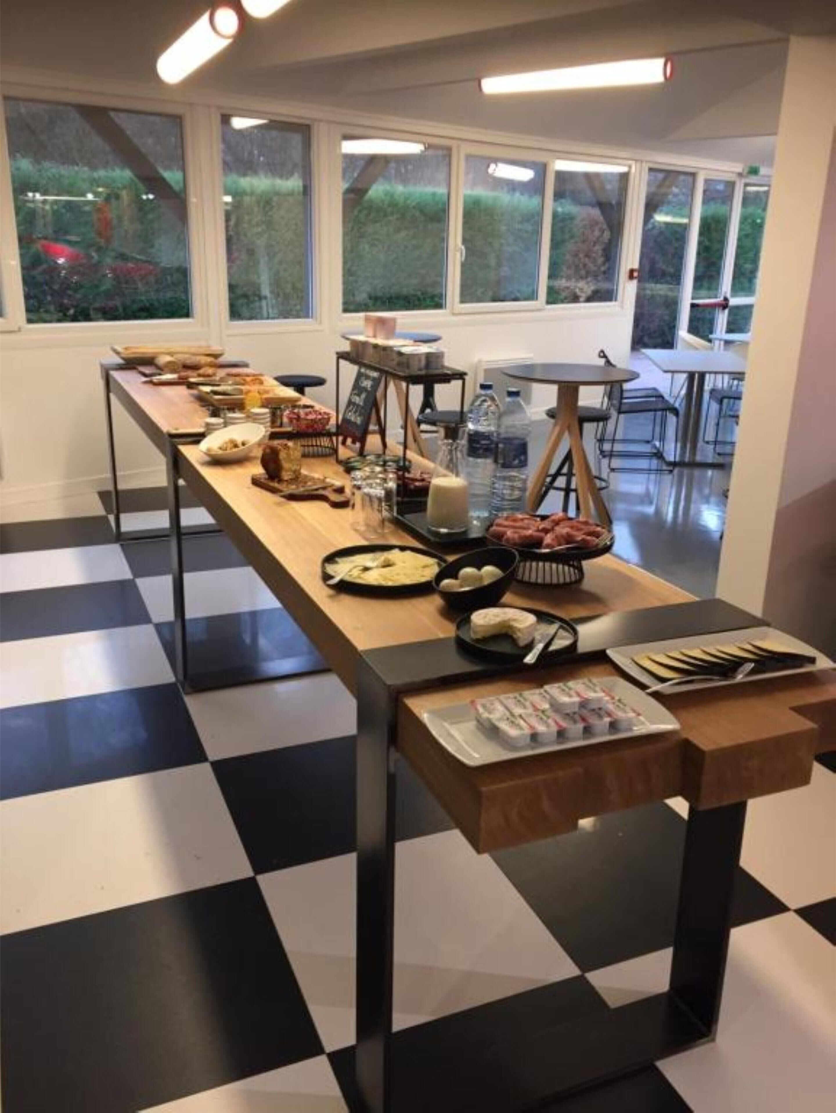 Frokostbuffé hver dag (mot et tillegg)