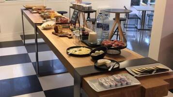 Frokostbuffé hver dag (mot et tillegg)