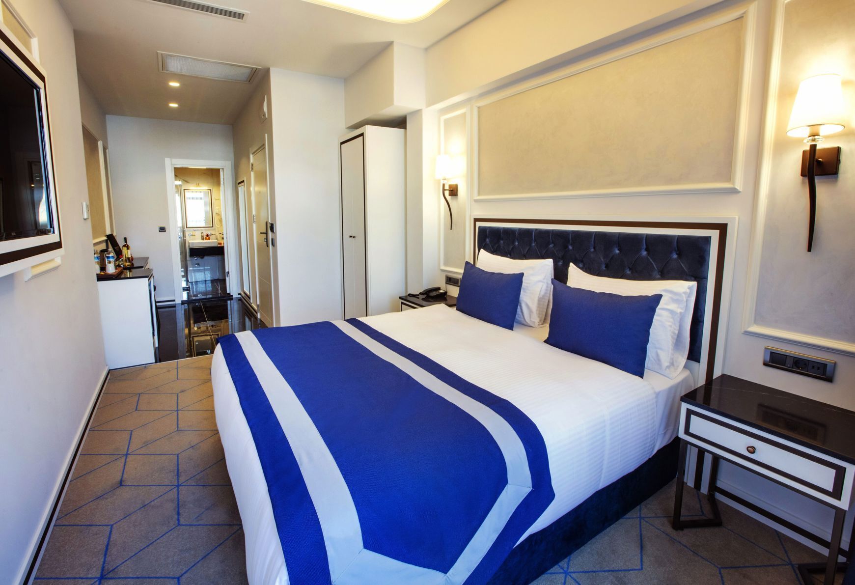 1 makuuhuone, ylelliset vuodevaatteet, minibaari, tallelokero huoneessa