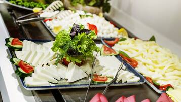 Daily cooked-to-order breakfast for a fee