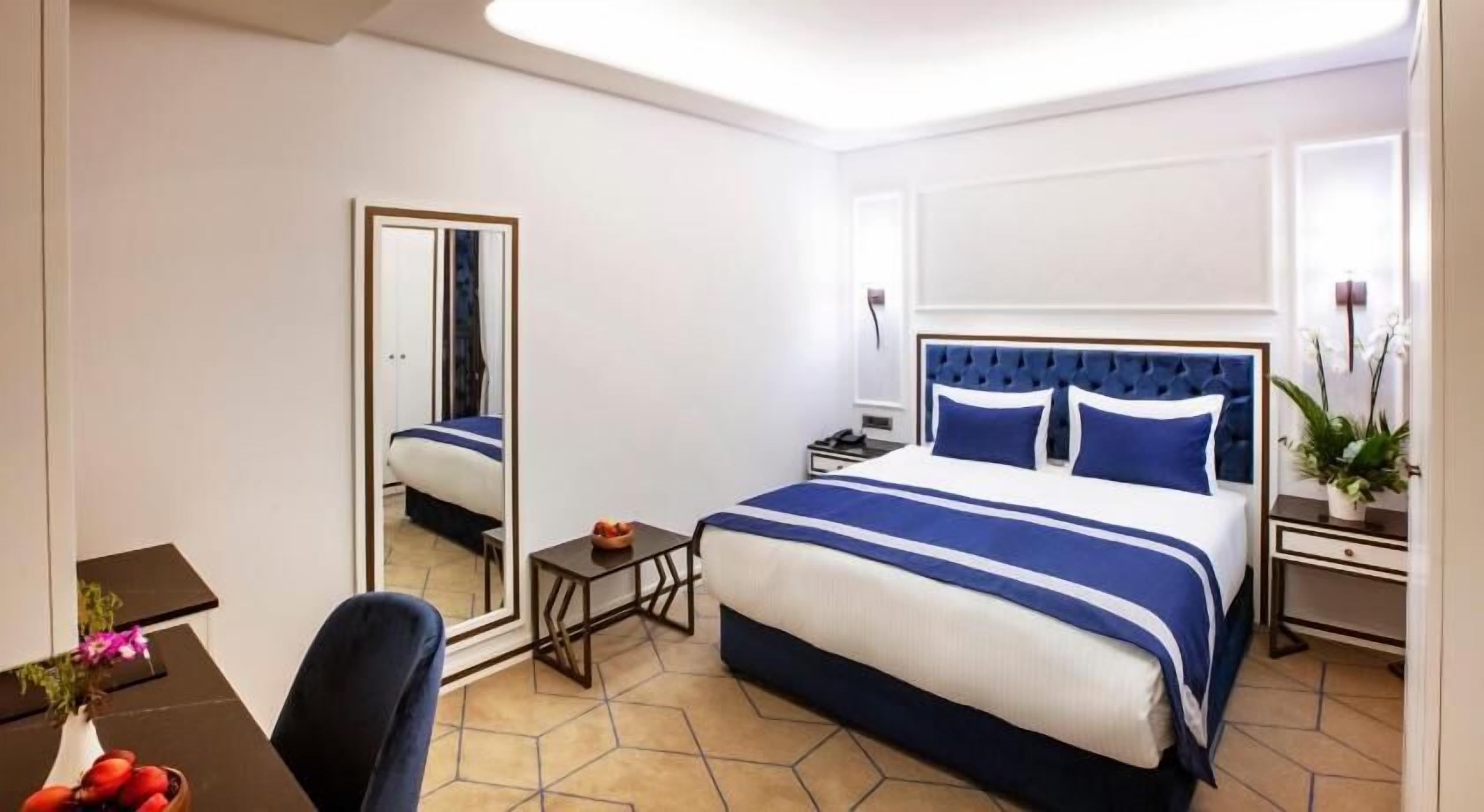 1 makuuhuone, ylelliset vuodevaatteet, minibaari, tallelokero huoneessa