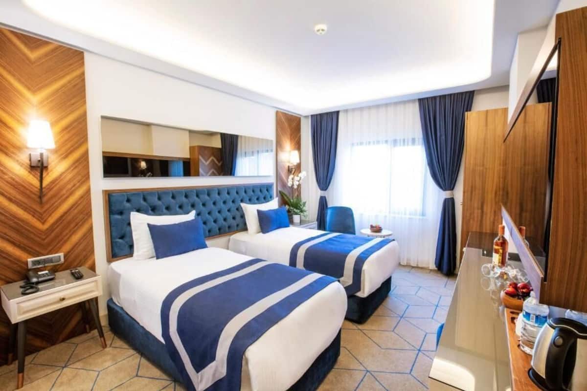 Habitación superior con 1 cama matrimonial o 2 individuales | Terraza o patio