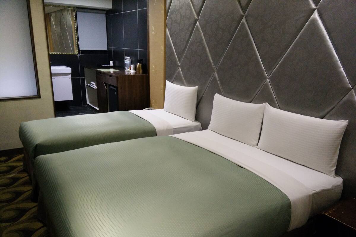 Deluxe Triple Room (some w/o bathtub, window) | Premium bedding, down comforters, pillowtop beds, minibar