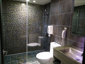 Camera Deluxe (some w/o bathtub ) | Biancheria da letto di alta qualità, copriletto in piuma