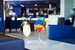 Lobby-lounge