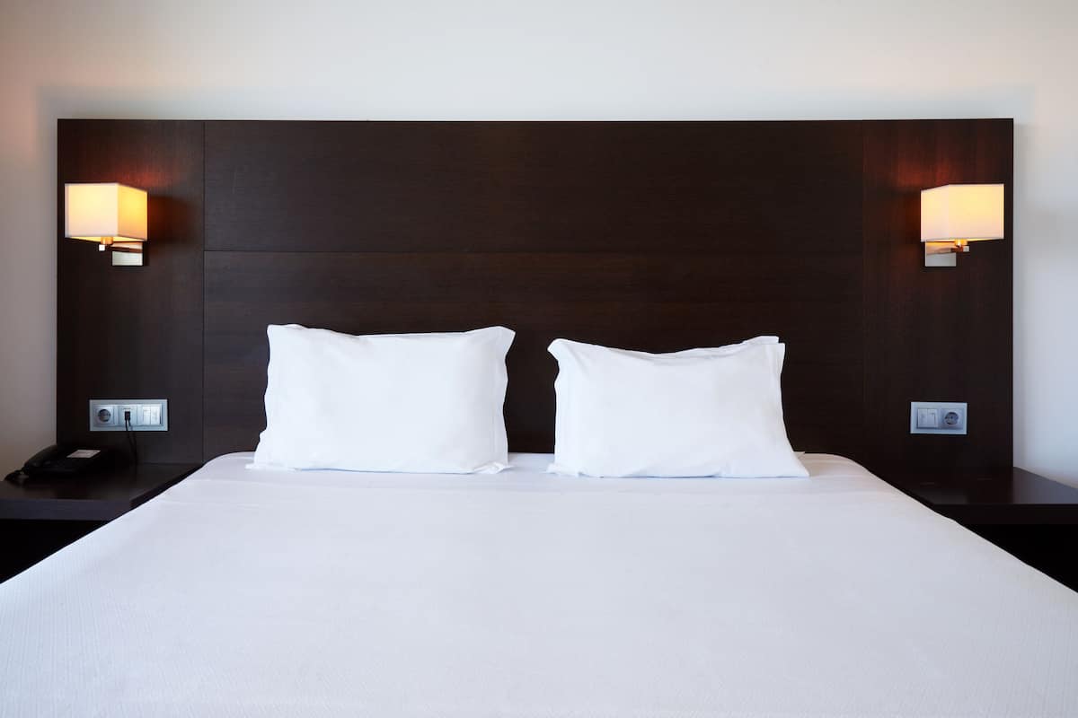 1 bedroom, blackout curtains, soundproofing, free wifi