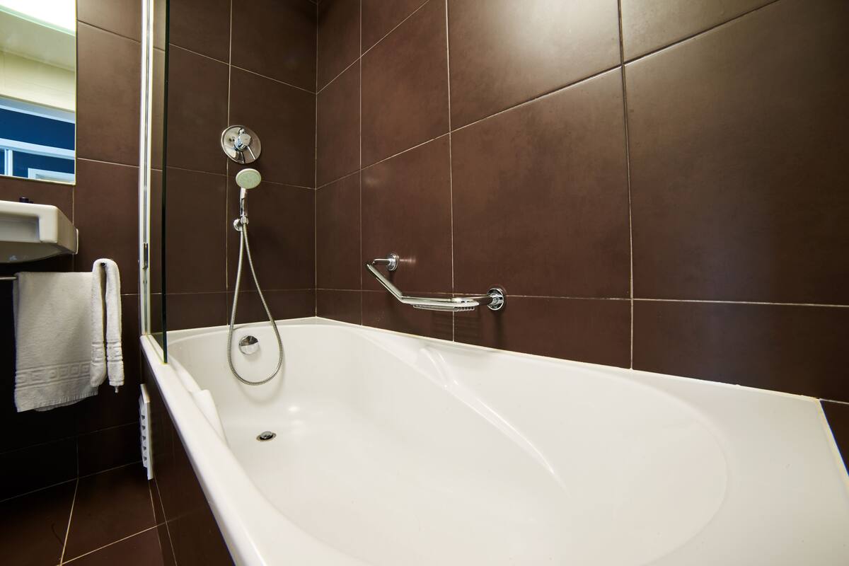 bathtub, free toiletries, hair dryer, bidet