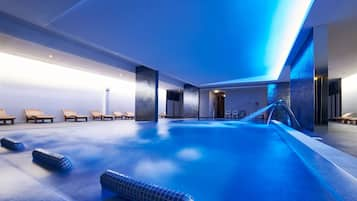 Couples treatment rooms, sauna, spa tub, Turkish bath, body treatments