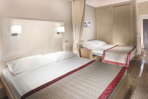 Minibar, in-room safe, desk, soundproofing - Hotel Voyage (Prague)