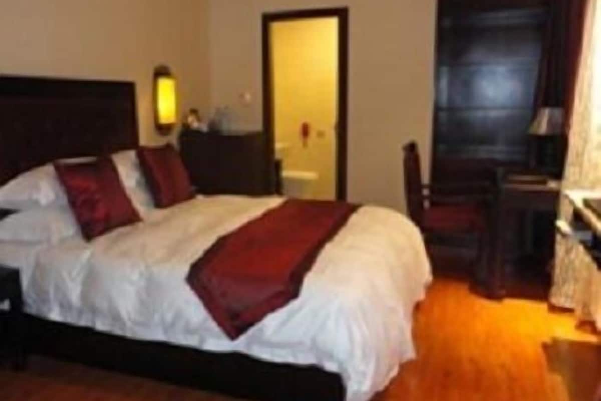 Deluxe Room | Desk, WiFi (free)
