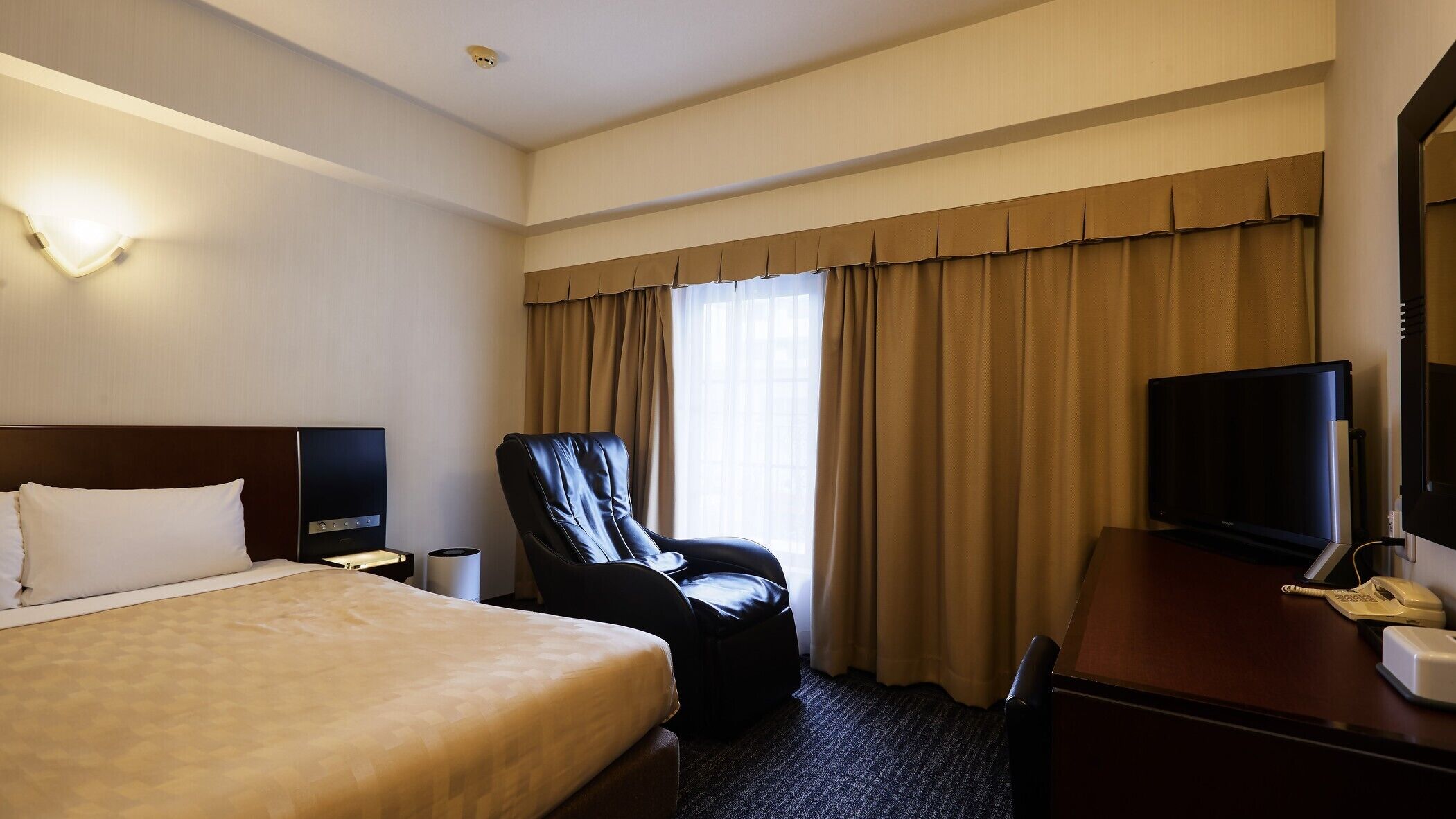 Desk, iron/ironing board, free WiFi, bed sheets