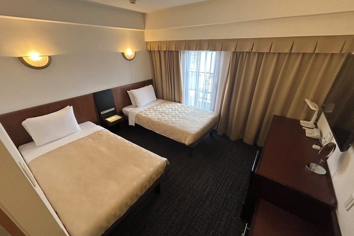 Quarto duplo básico, 2 camas de solteiro, para não fumantes | Escrivaninha, ferros/tábuas de passar roupa, Wi-Fi de cortesia